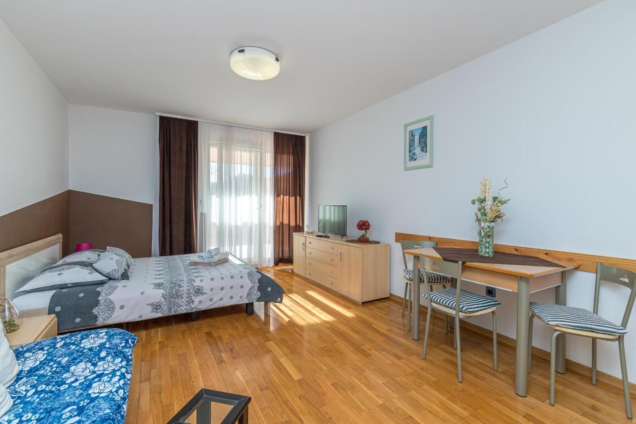 Apartments Vasic Πούλα Εξωτερικό φωτογραφία